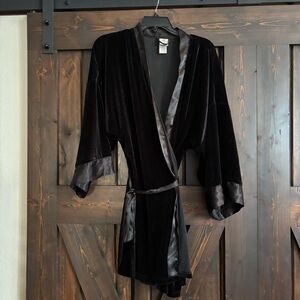 Jonquil Luxurious Black Velvet Robe with Satin Accents Large